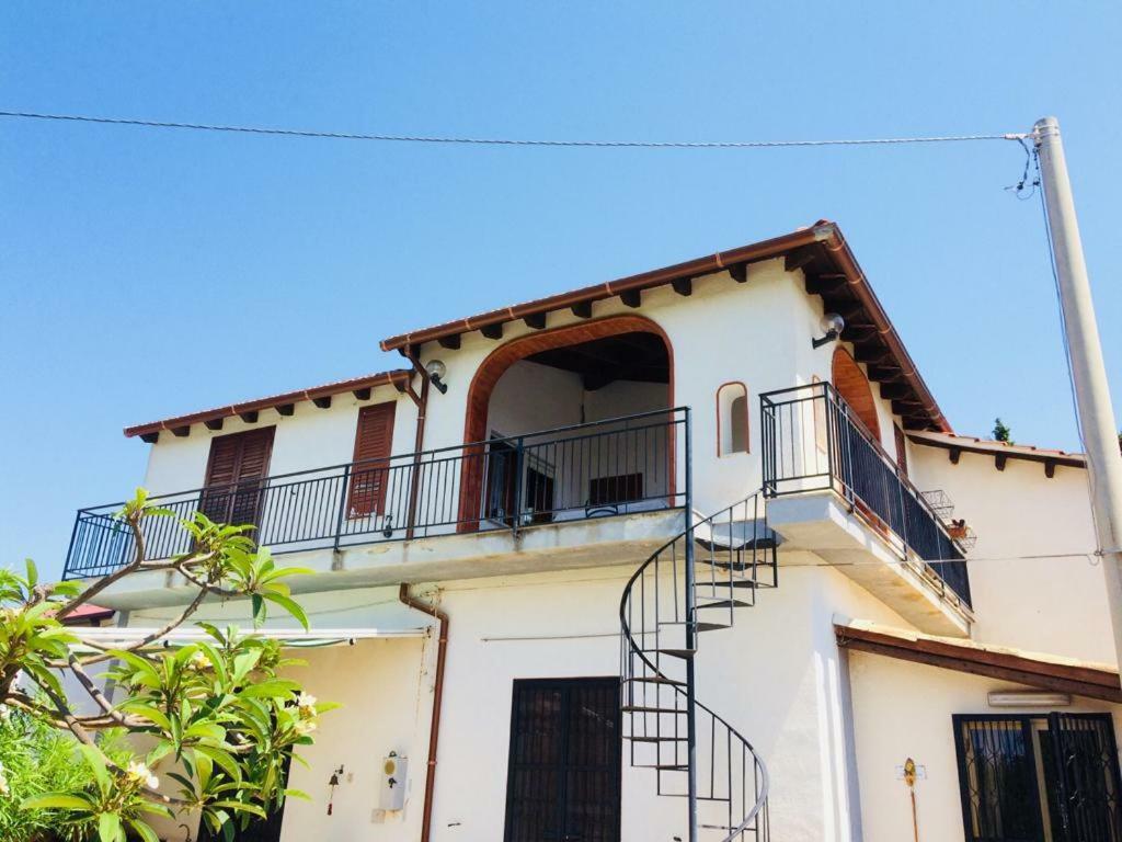 הוילה מנפי Casa Vacanza Mariaoliva מראה חיצוני תמונה